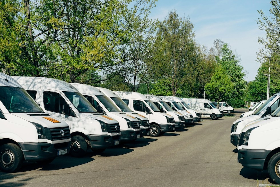 Camionnettes garées